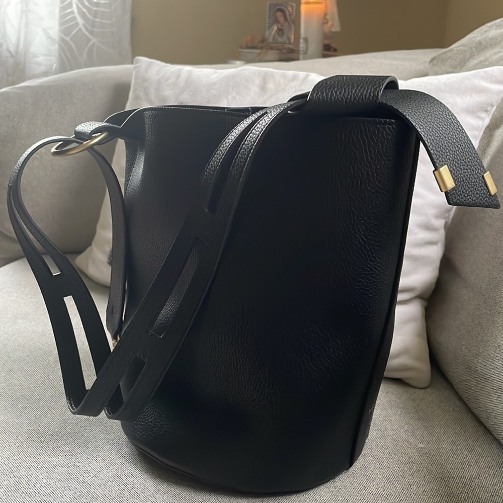 Elegant Black Leather Bucket Bag